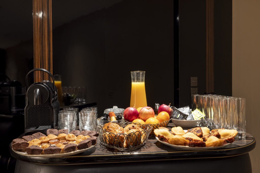 Le petit-déjeuner gourmand et local