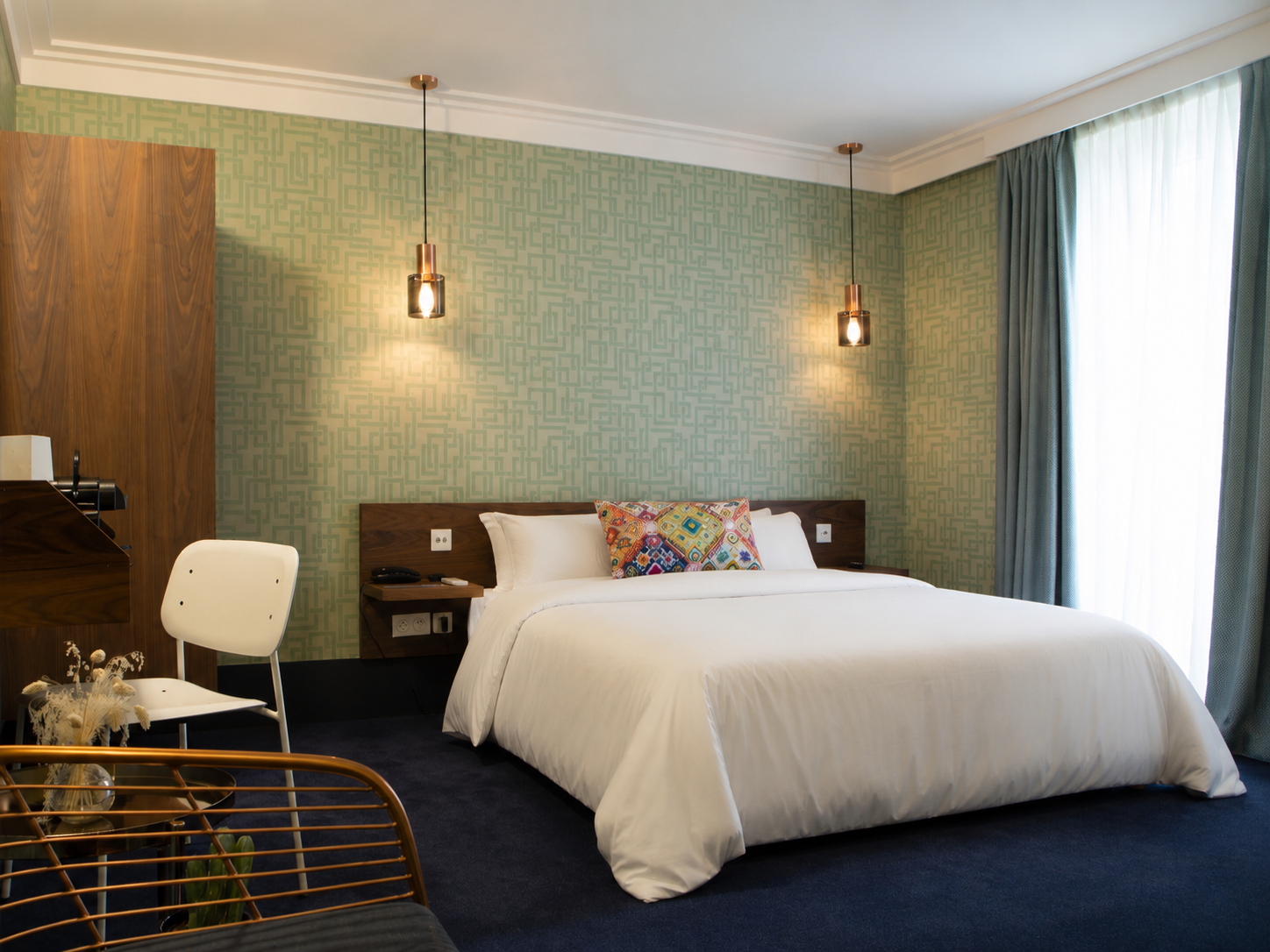 Une chambre où l’on se sent immédiatement bien : décor raffiné, atmosphère apaisante, un lieu à part pour les belles escales.