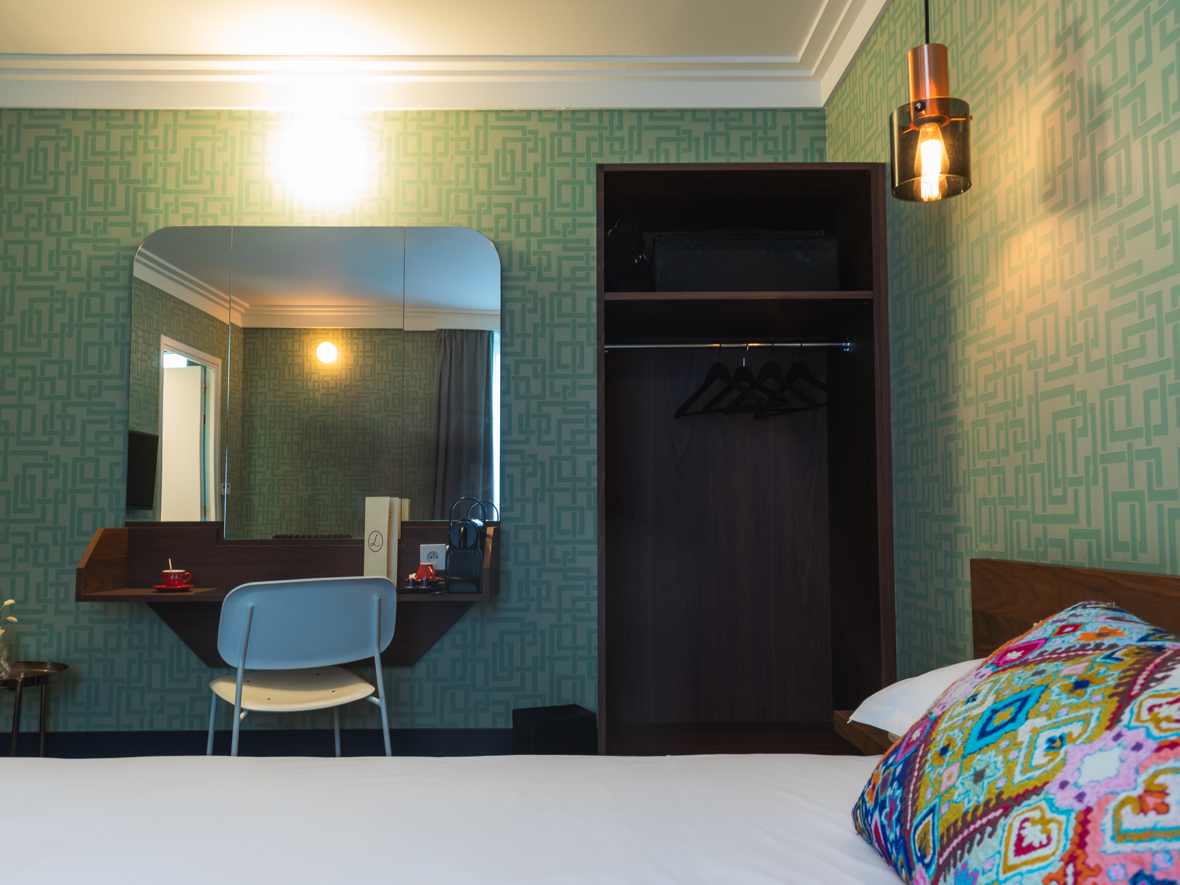 Une chambre où l’on se sent immédiatement bien : décor raffiné, atmosphère apaisante, un lieu à part pour les belles escales.