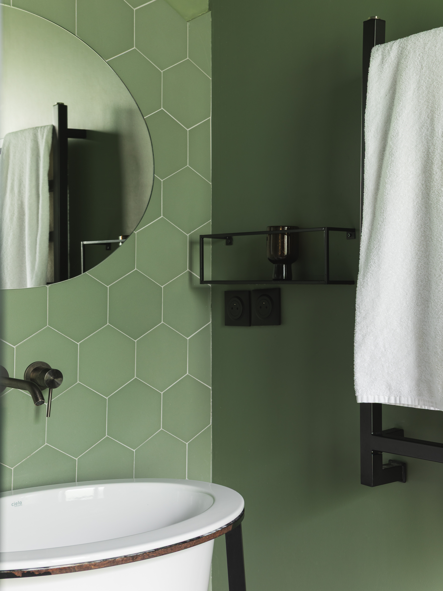 Une chambre où l’on se sent immédiatement bien : décor raffiné, atmosphère apaisante, un lieu à part pour les belles escales.