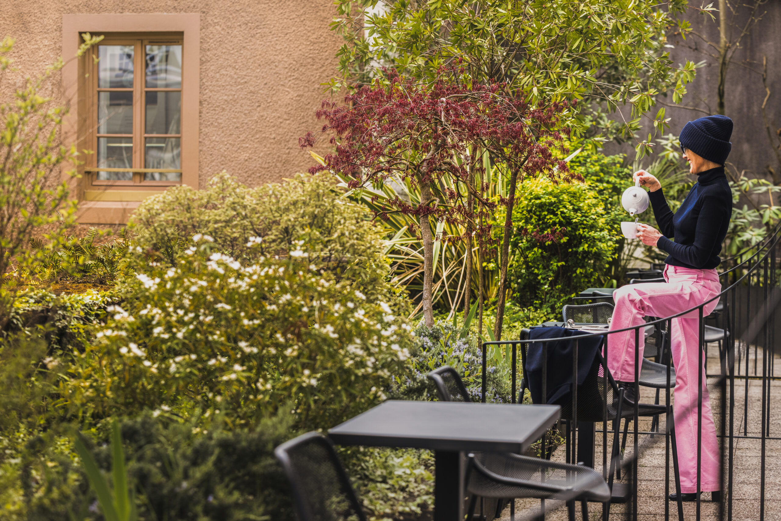 Chambre Double Supérieure avec Terrasse, un espace privilégié qui vous offre un confort exceptionnel et un cadre enchanteur pour votre séjour à Nantes.