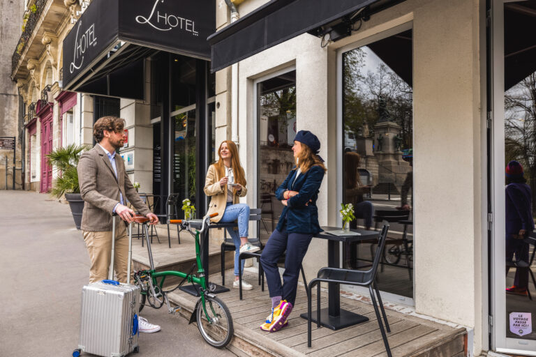 Nantes est une étape incontournable pour les cyclistes en itinérance, en solo, en couple ou en famille. L'HOTEL vous accueille dans les meilleures conditions pour une pause confortable et bien méritée.