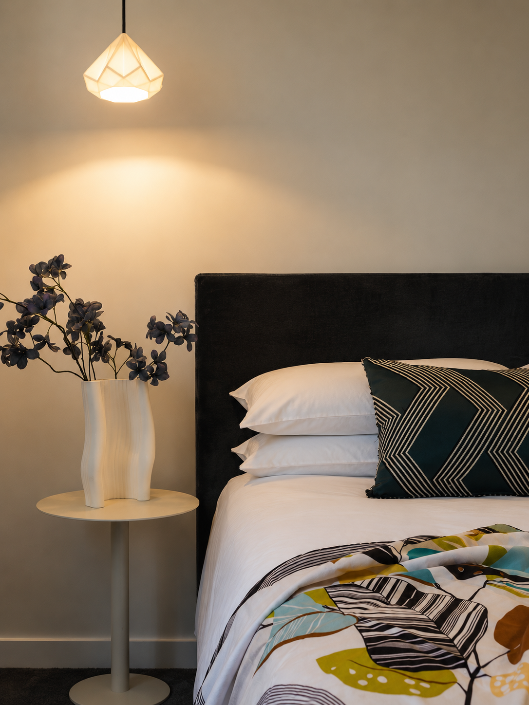Chambre Deluxe côté jardin à Nantes. Située dans un cadre privilégié, cette chambre spacieuse et raffinée offre une expérience unique pour les voyageurs en quête de bien-être et de raffinement.